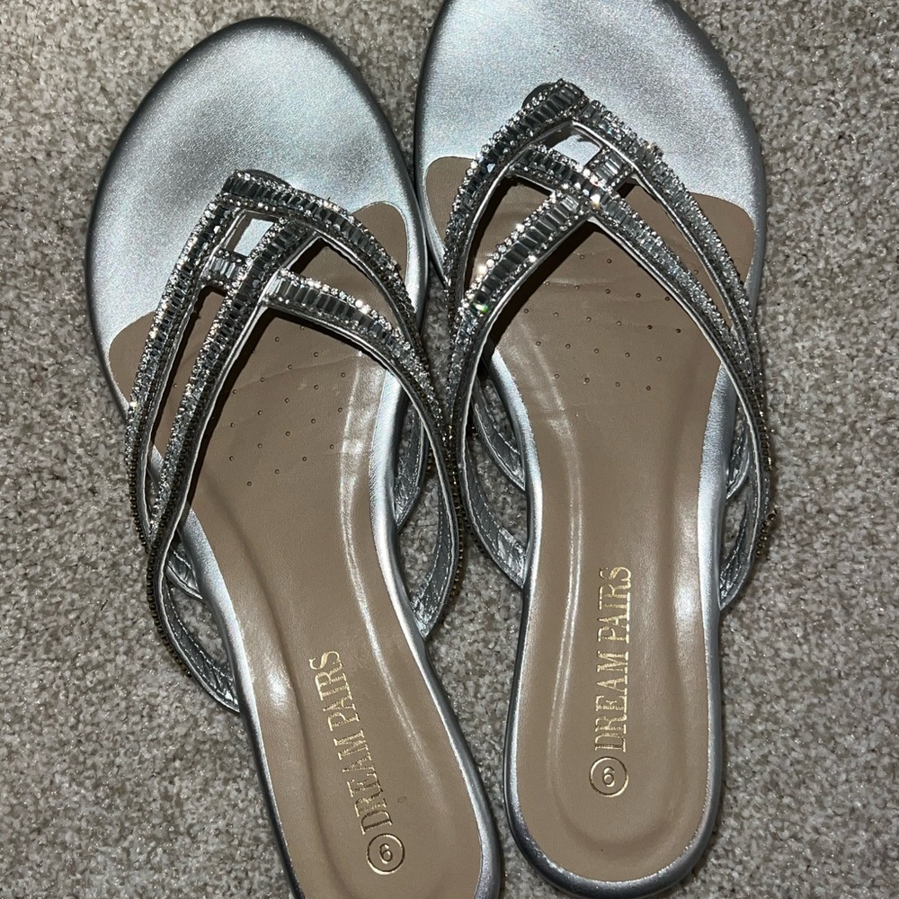 Dream Pairs Size 9 Sandals - Picture 2 of 6